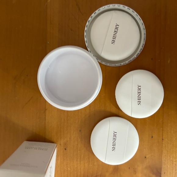 The Shinery Jewelry Radiance Wash and Illuminating Pom. - Picture 14 of 16